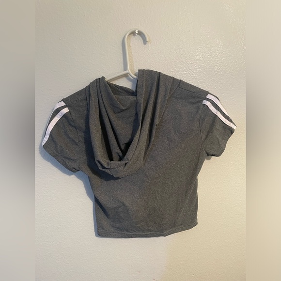 Nike short sleeve hooded crop top - Picture 3 of 4